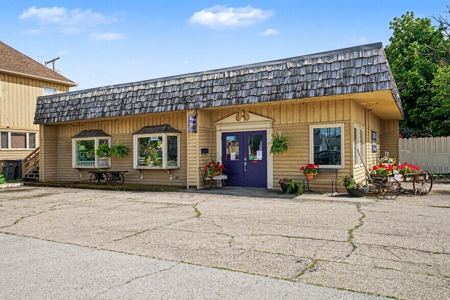 More Photos Of 212-214 W Pike St, Goshen Freestanding For Sale
