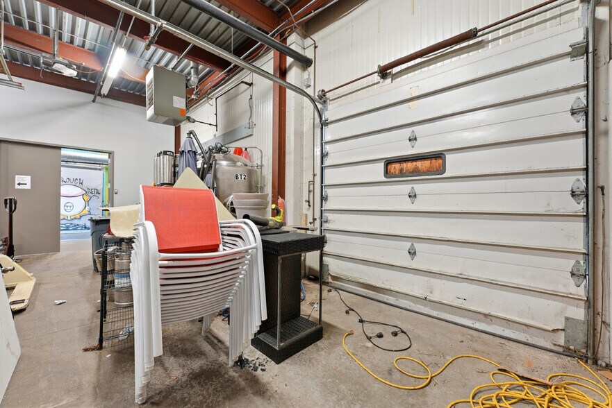 More Photos Of 89 Baldwin St, West Springfield Manufacturing For Sale