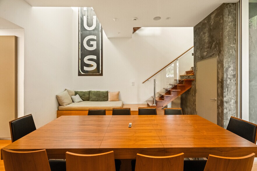 More Photos Of 120 Mildred Ave, Venice Loft Creative Space For Sale