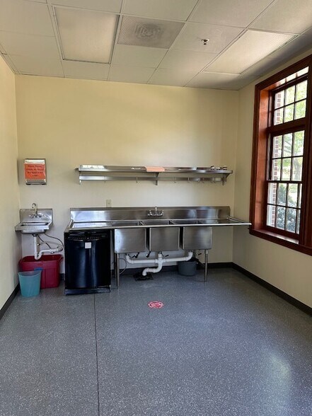 More Photos Of 107 Grannis Ln, Statesville Lodge Meeting Hall For Lease