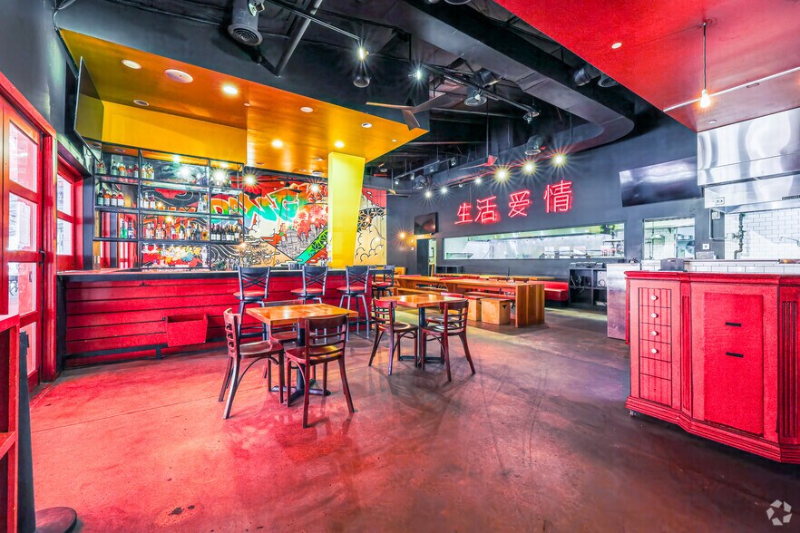 More Photos Of 3011 Gulden Ln, Dallas Restaurant For Lease