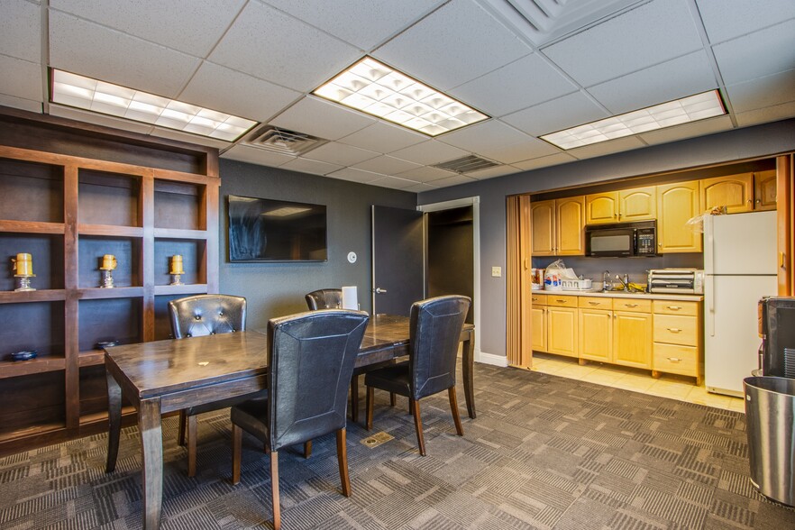 More Photos Of 4251 W Oquendo Rd, Las Vegas Light Distribution For Sale