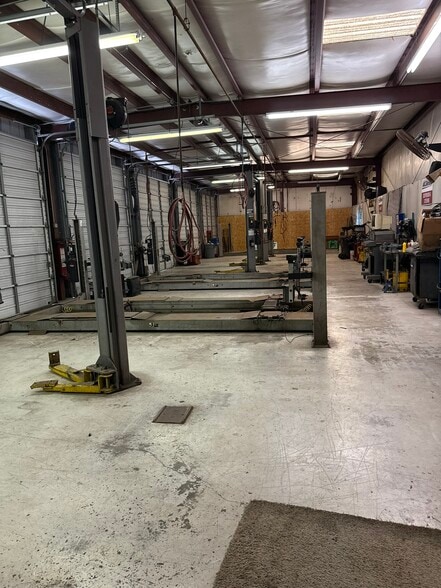 More Photos Of 4005 N Navarro St, Victoria Warehouse For Lease