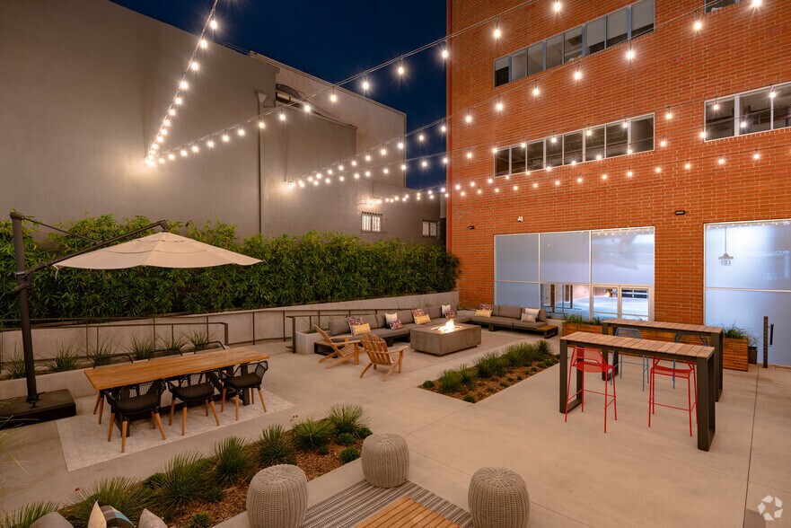 More Photos Of 6725 W Sunset Blvd, Los Angeles Office For Lease