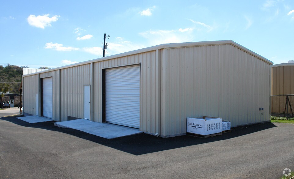 More Photos Of 2414 Commerce St, Marble Falls Warehouse For Lease