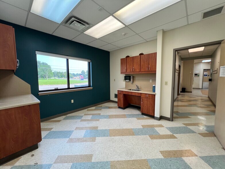More Photos Of 923 S Broadway, Portland Medical For Sale