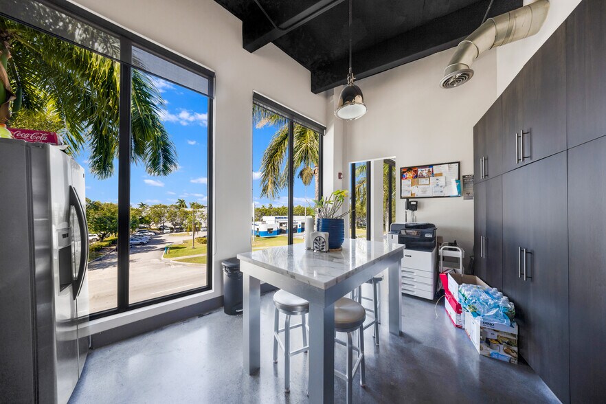 More Photos Of 17225 S Dixie Hwy, Palmetto Bay Storefront Retail Office For Lease