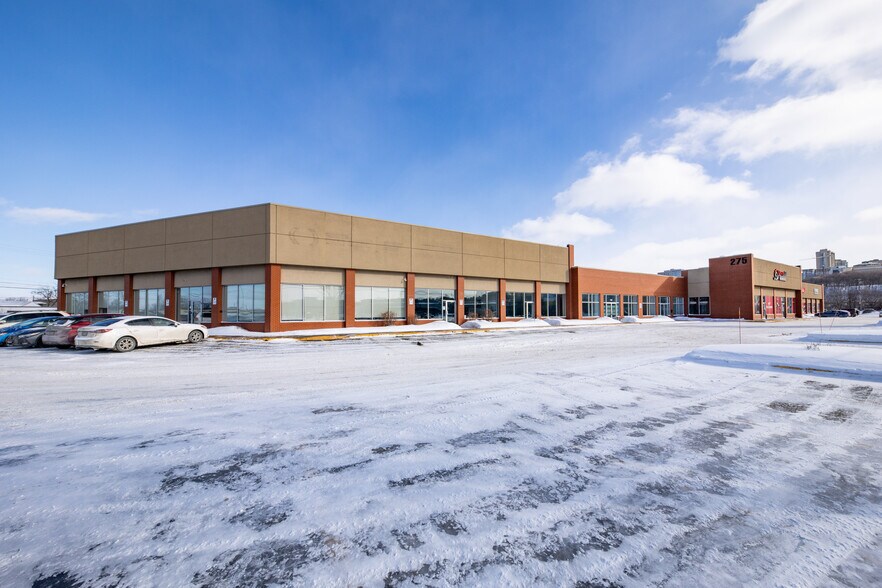 More Photos Of 275 Saint-Sacrement, Québec Freestanding For Lease