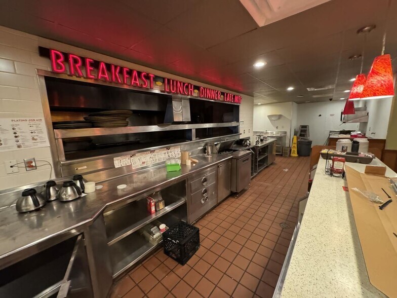 More Photos Of 4111 Timberlake Dr, Pontoon Beach Restaurant For Lease