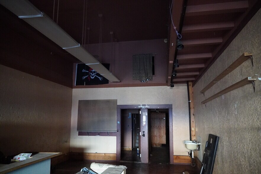 More Photos Of 400-406 D St, Marysville Storefront For Lease