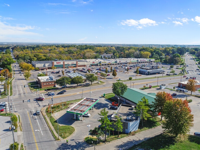 More Photos Of 3405-3411 SE 14th St, Des Moines General Retail For Lease