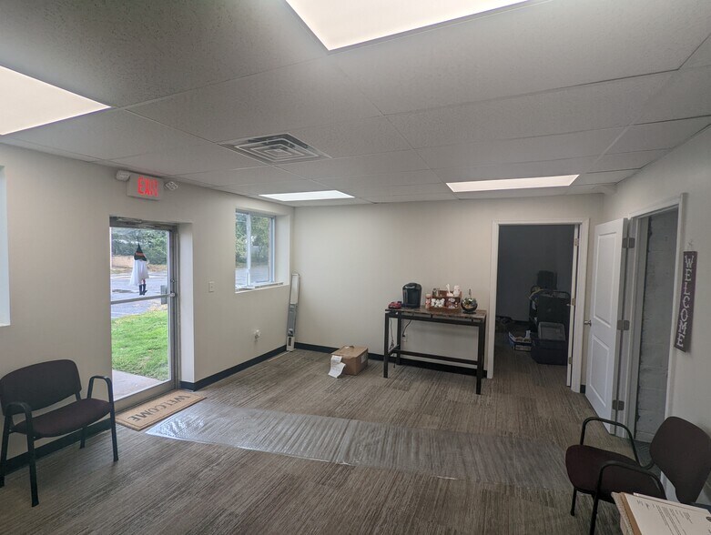 More Photos Of 7300 N Crescent Blvd, Pennsauken Light Manufacturing For Lease