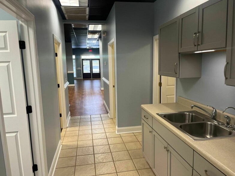 More Photos Of 7559 Kayne Blvd, Columbus Freestanding For Lease