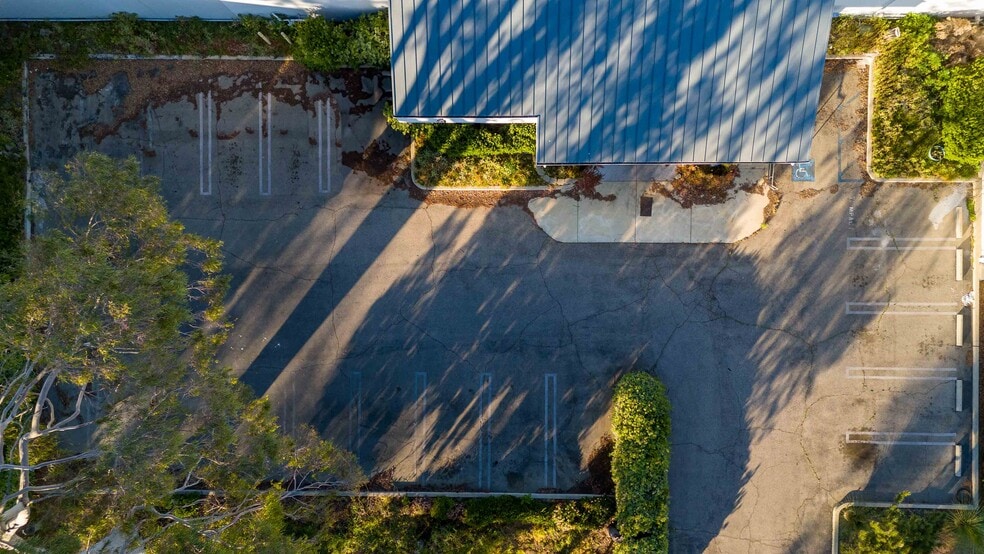 More Photos Of 9362 Eton Ave, Chatsworth Warehouse For Lease