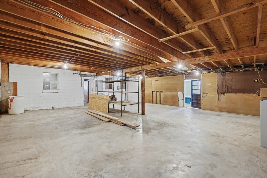 More Photos Of 9420-9424 MO-100, New Haven General Retail For Sale