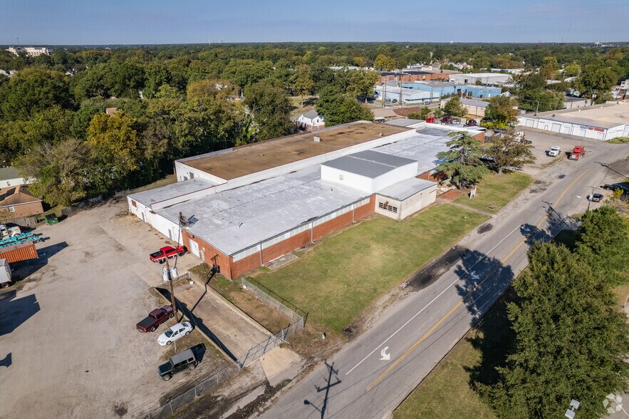 More Photos Of 900 Broad St, Portsmouth Warehouse For Lease