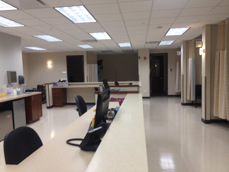 More Photos Of 11600-11630 S Kedzie Ave, Merrionette Park Medical For Lease
