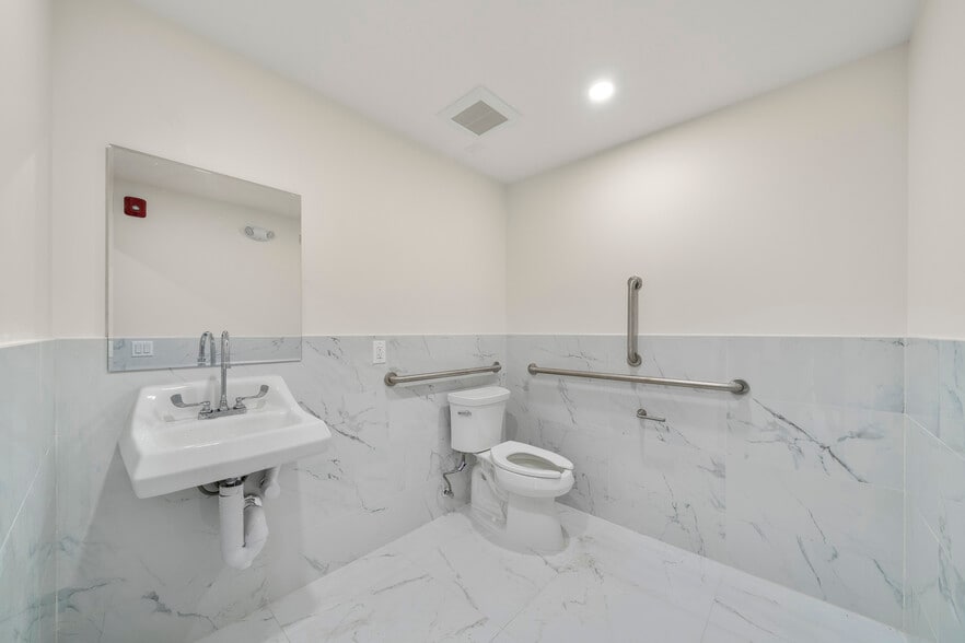 More Photos Of 35 Pangborn Pl, Hackensack Medical For Lease