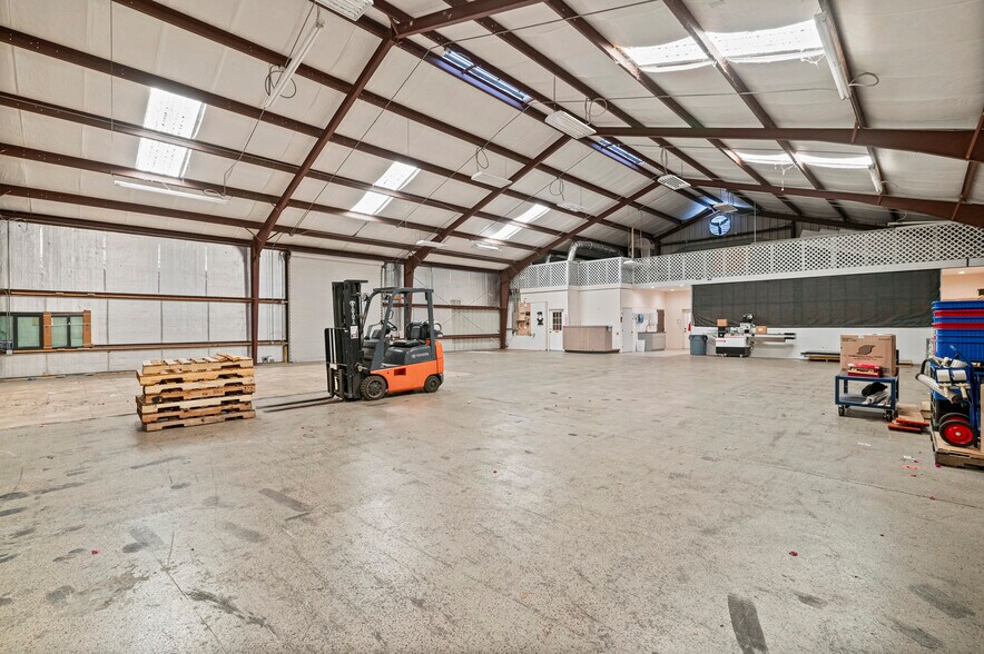 More Photos Of 8270 Pascal Dr, Punta Gorda Service For Sale