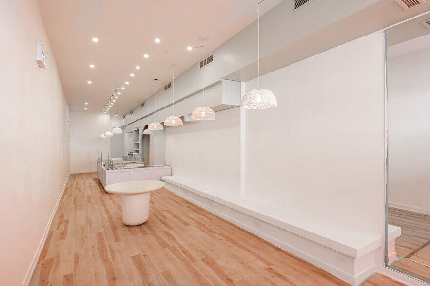 More Photos Of 1574-1580 Av Du Mont-Royal E, Montréal Storefront Retail Residential For Lease