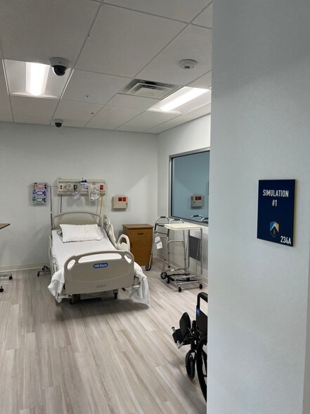 More Photos Of 5405 Diplomat Cir, Orlando Loft Creative Space For Lease