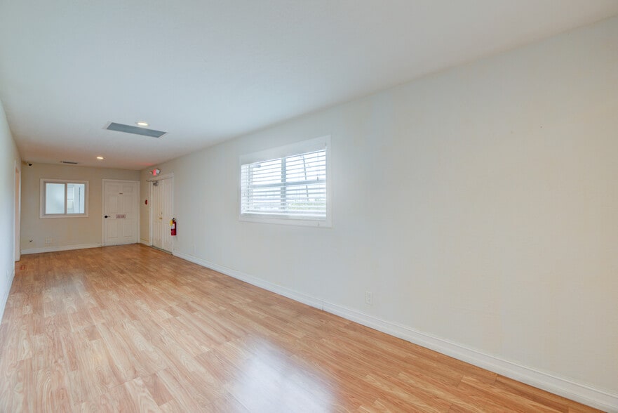 More Photos Of 359 10th St, West Palm Beach Storefront Retail Office For Sale