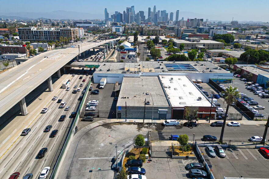 More Photos Of 341 W 31st St, Los Angeles Warehouse For Lease