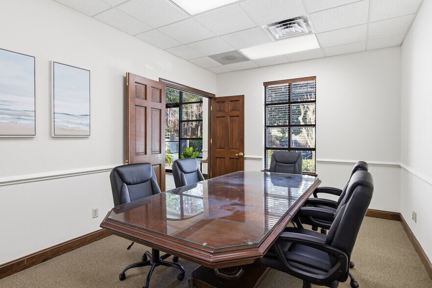 More Photos Of 70 N Main St, Hilton Head Island Office For Sale