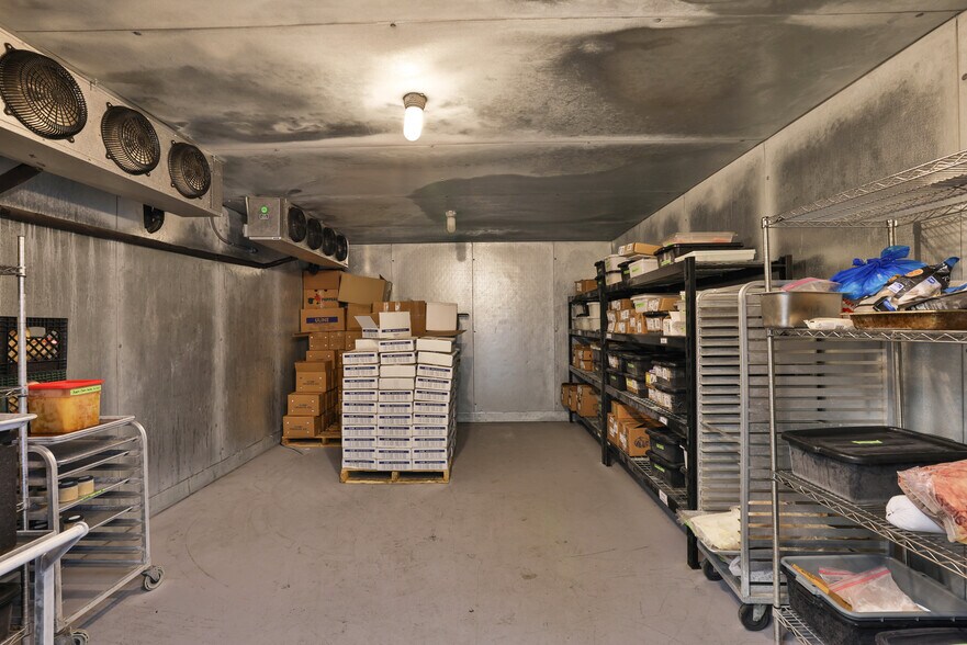 More Photos Of 707 Douglas Ave, Oakland Manufacturing For Lease