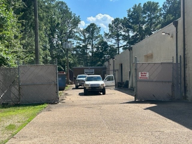 More Photos Of 201 Production Dr, Yorktown Distribution For Lease