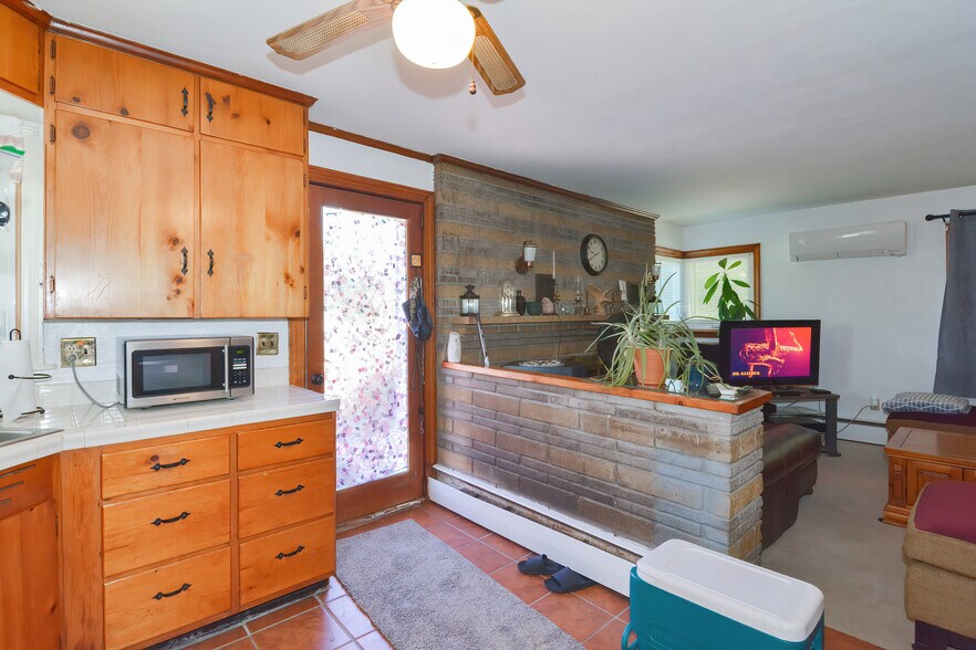 More Photos Of 152 Milford St, Upton Loft Creative Space For Sale