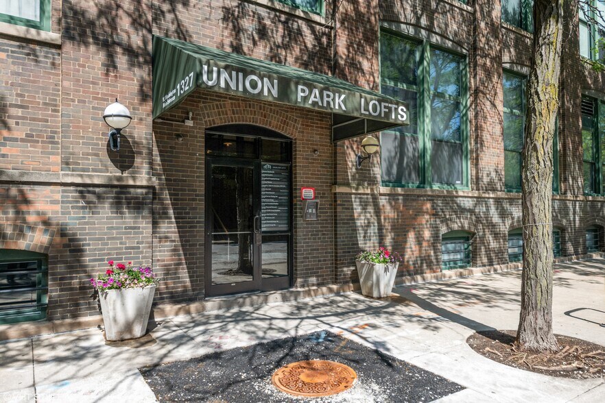 More Photos Of 1327 W Washington Blvd, Chicago Loft Creative Space For Lease