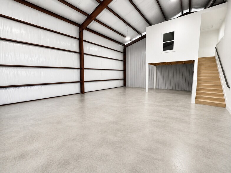 More Photos Of 15210 Fitzhugh Rd, Austin Warehouse For Sale