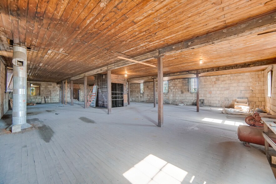 More Photos Of 15300 Greenwood Rd, South Holland Manufacturing For Sale