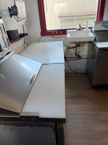 More Photos Of 305 N Main St, Bridgewater Storefront Retail Residential For Sale