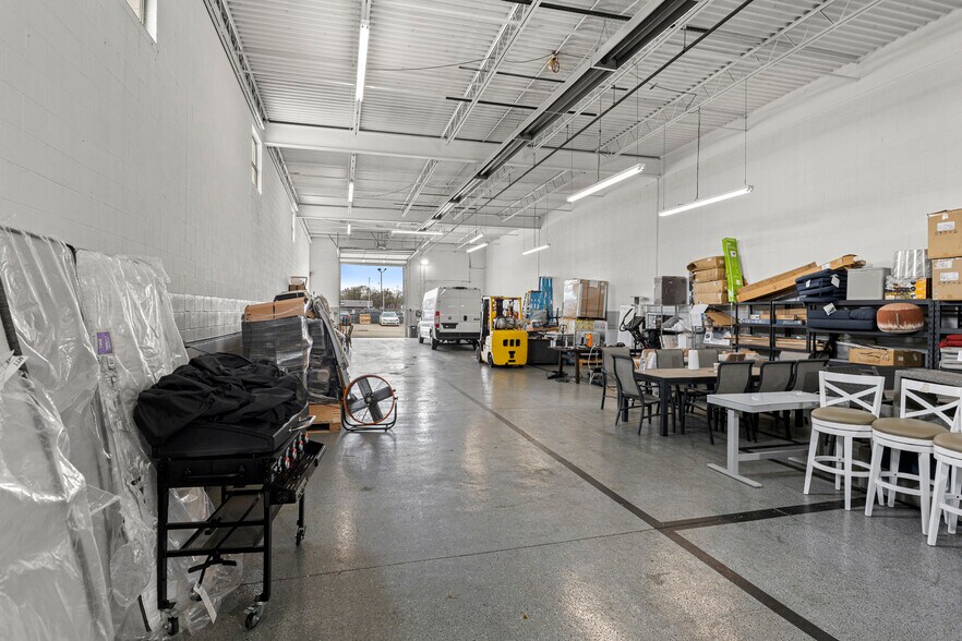More Photos Of 32639-32645 Industrial Rd, Garden City Warehouse For Sale