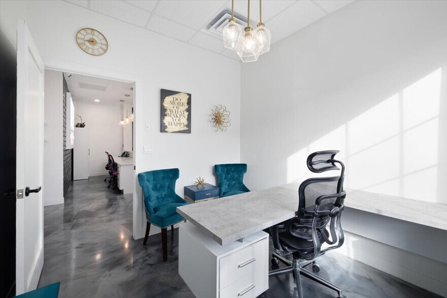 More Photos Of 204 S Durbin St, Casper Flex For Lease