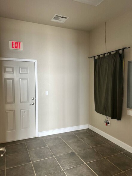 More Photos Of 4240 Berryhill Rd, Milton Self Storage For Lease