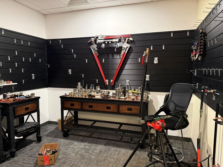 More Photos Of 1800 Southwood Dr, Nashua Office For Sale