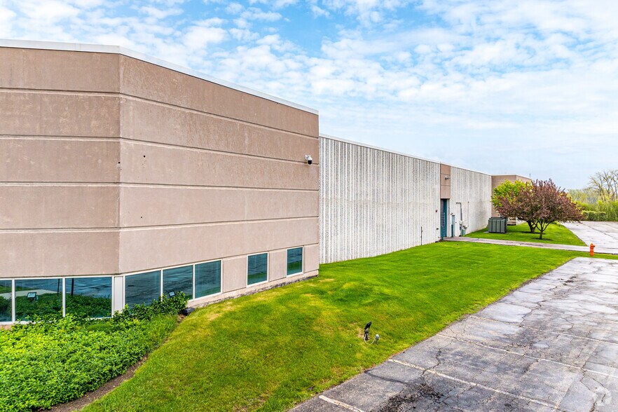 More Photos Of 1301 Frontenac Rd, Naperville Manufacturing For Lease