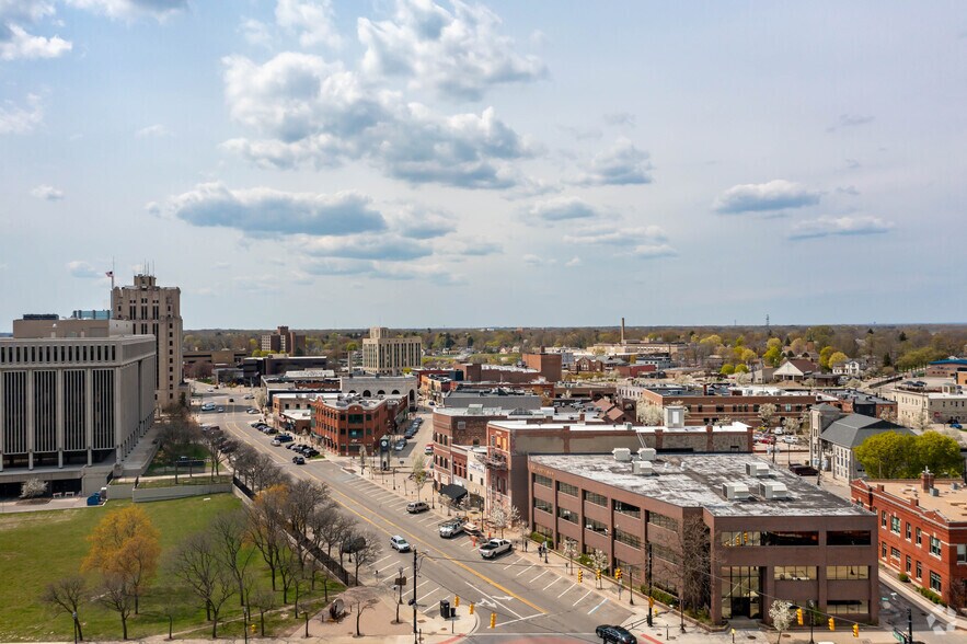 More Photos Of 85 N Main St, Mount Clemens Office Residential For Lease
