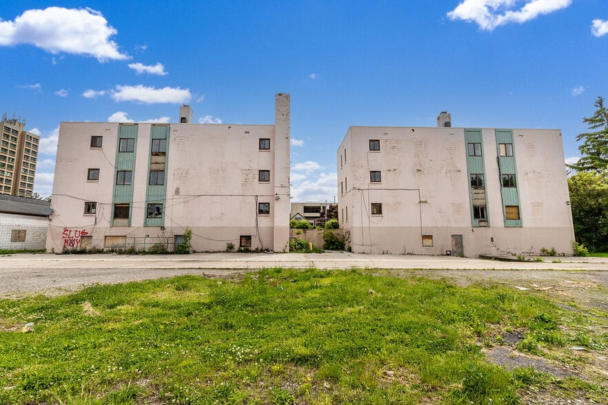 More Photos Of 628 9th St, Niagara Falls Apartments For Sale