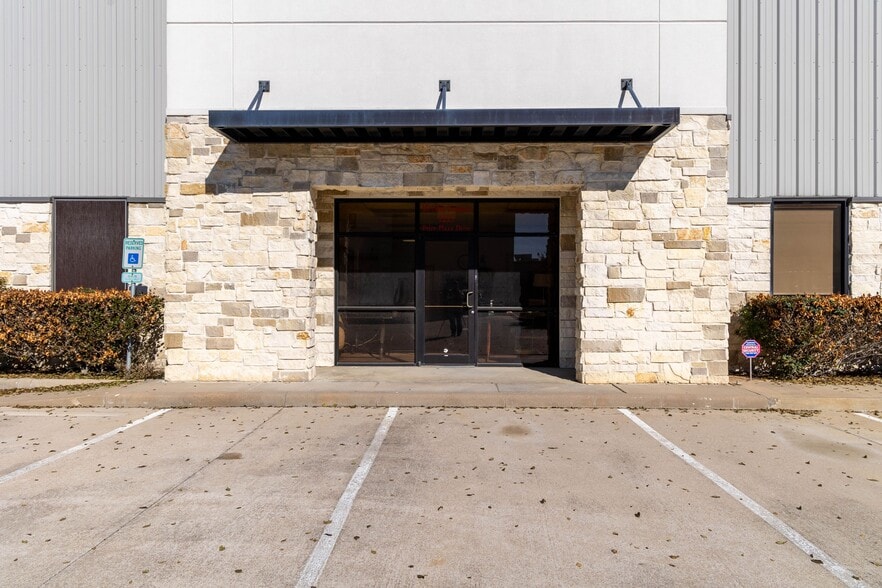 More Photos Of 1225 Price Plaza Dr, Katy Warehouse For Lease