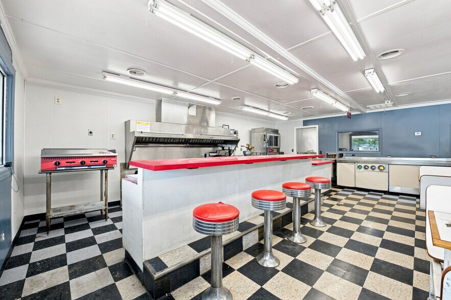 More Photos Of 346 W Jones St, Trenton Service Station For Lease
