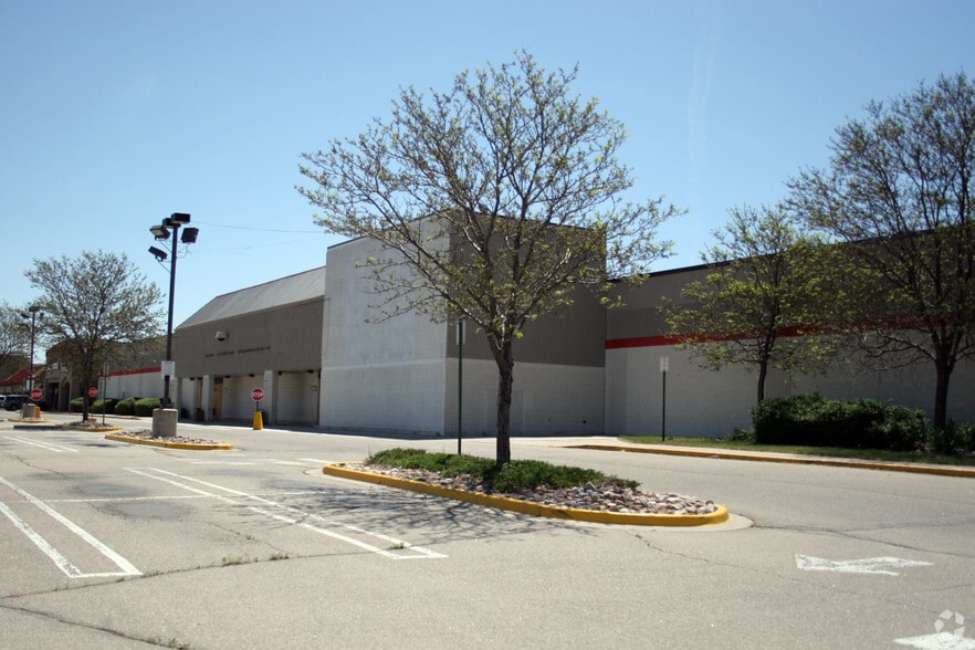 More Photos Of 15540-15550 E 6th Ave, Aurora Supermarket For Lease