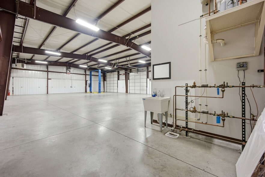 More Photos Of 7315 McClain Pt, Colorado Springs Warehouse For Lease