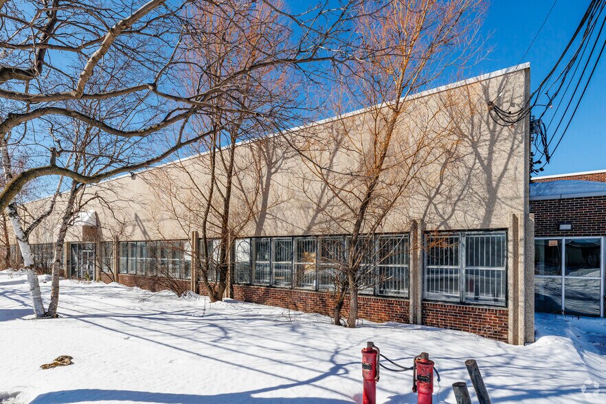 More Photos Of 5655-5695 Rue Ferrier, Mont-Royal Warehouse For Sale