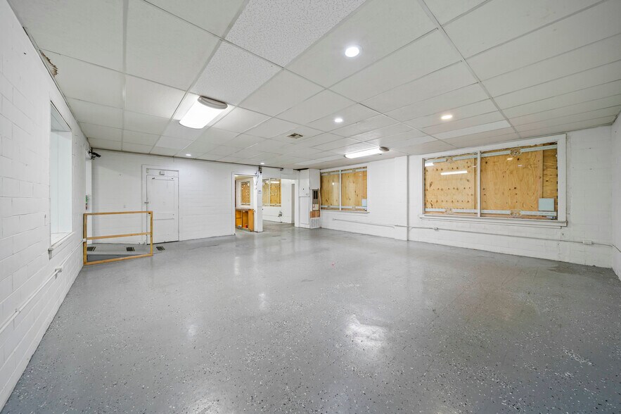 More Photos Of 4702 E 11th St, Tulsa Freestanding For Lease