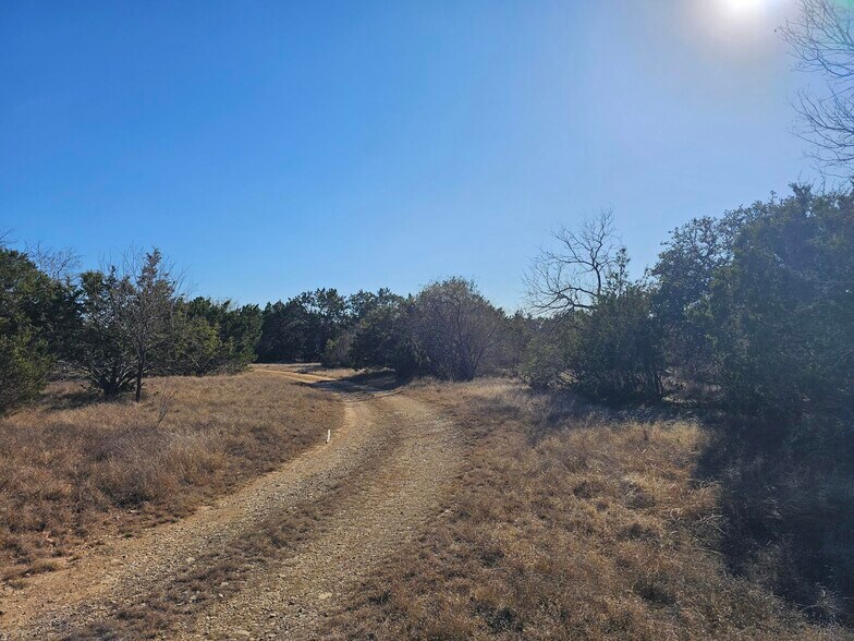 More Photos Of 854 N Creek Rd, Comfort Land For Lease