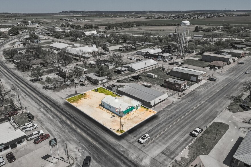 More Photos Of 542 Graham St, Tuscola General Retail For Sale